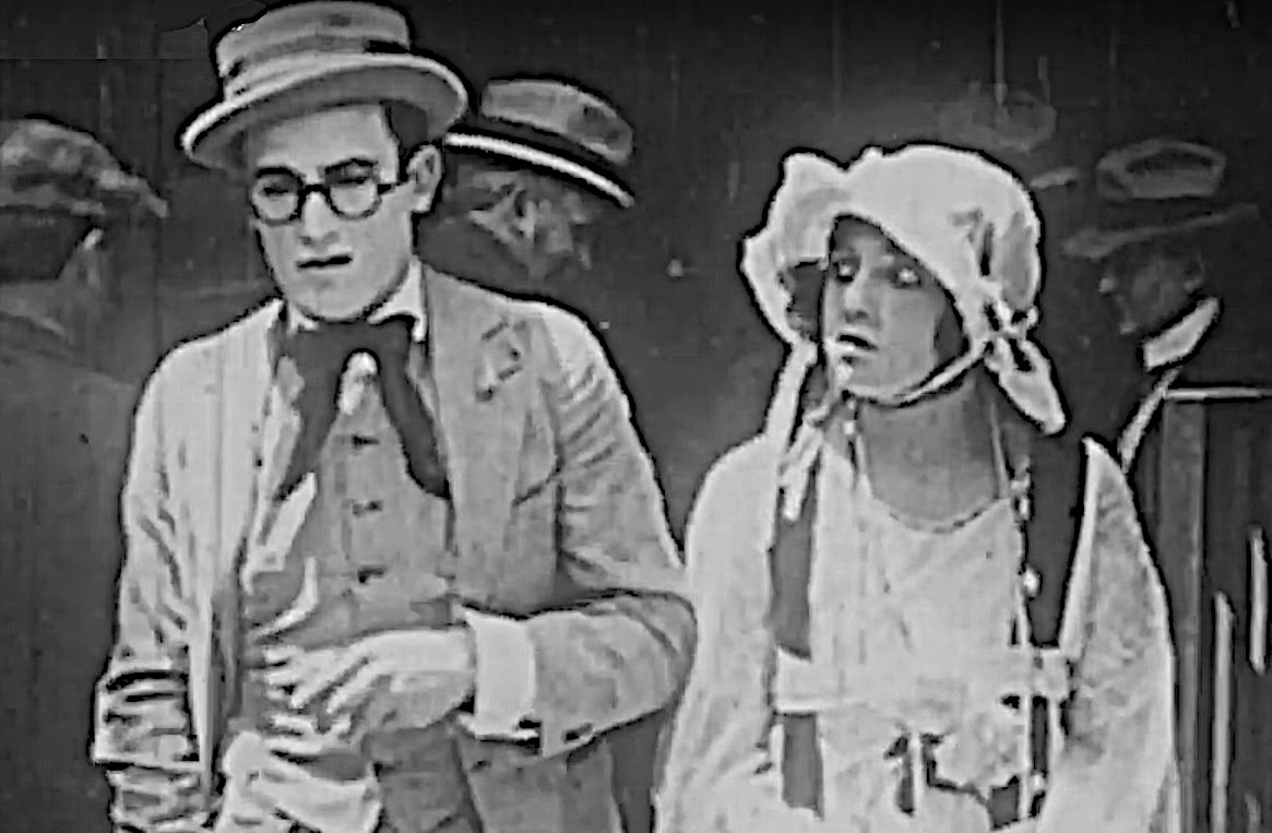 Over the Fence (1917) Screenshot 1