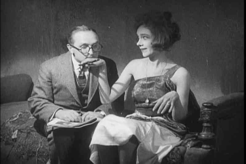 The Extraordinary Adventures of Mr. West in the Land of the Bolsheviks (1924) Screenshot 2