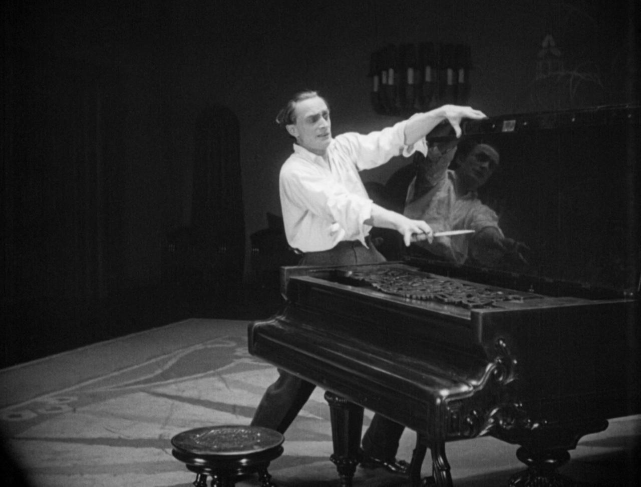 The Hands of Orlac (1924) Screenshot 2