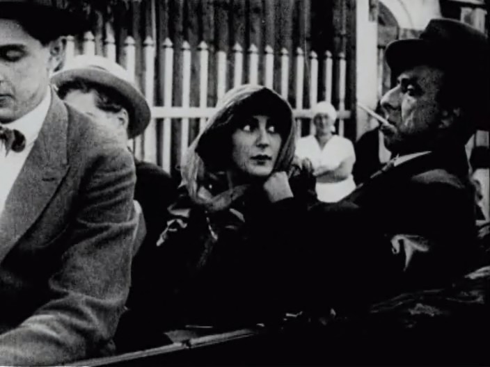 The Cigarette Girl of Mosselprom (1924) Screenshot 3