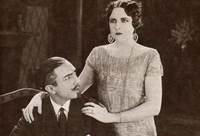 The Midnight Girl (1925) Screenshot 1