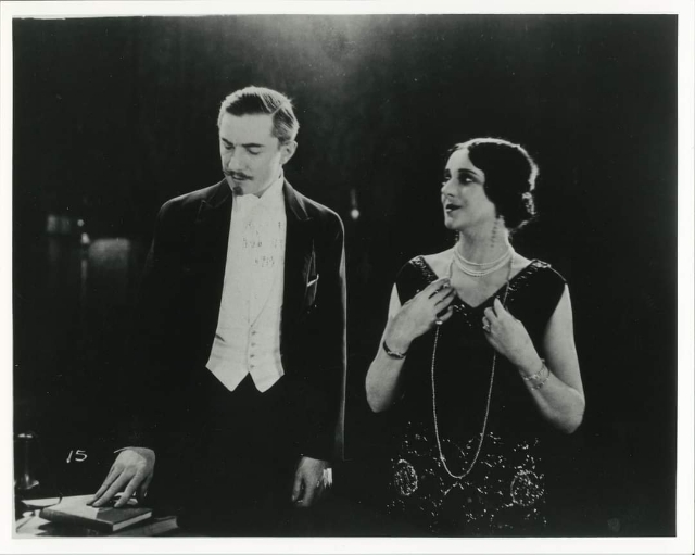 The Midnight Girl (1925) Screenshot 3
