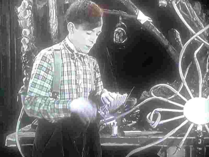Now You Tell One (1926) Screenshot 2