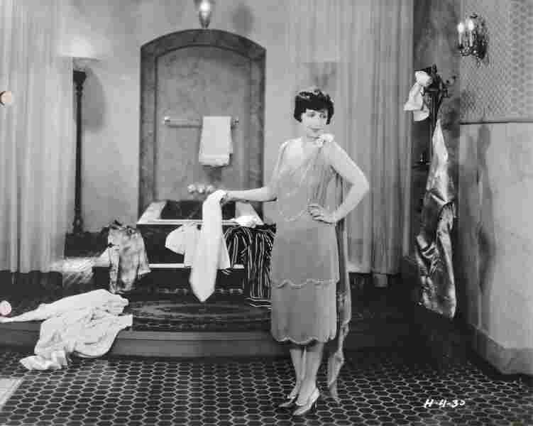 The Cradle Snatchers (1927) Screenshot 3