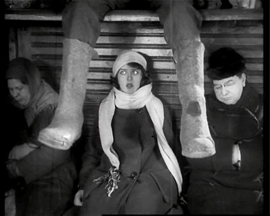 The Girl with the Hat Box (1927) Screenshot 3 