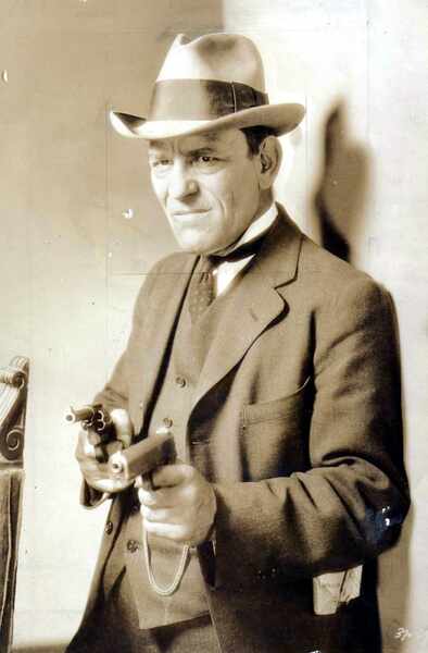 While the City Sleeps (1928) Screenshot 5