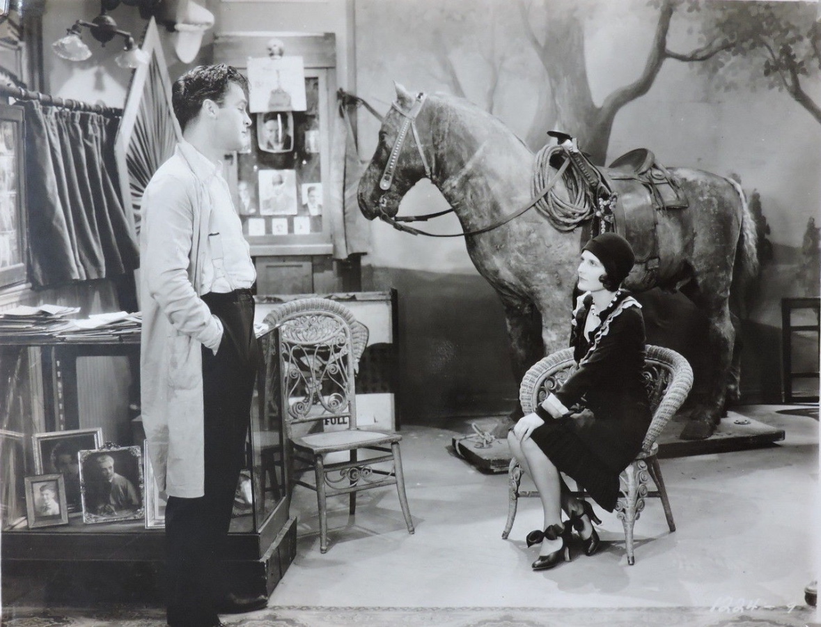 Darkened Rooms (1929) Screenshot 4 