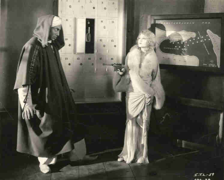 Inside the Lines (1930) Screenshot 2