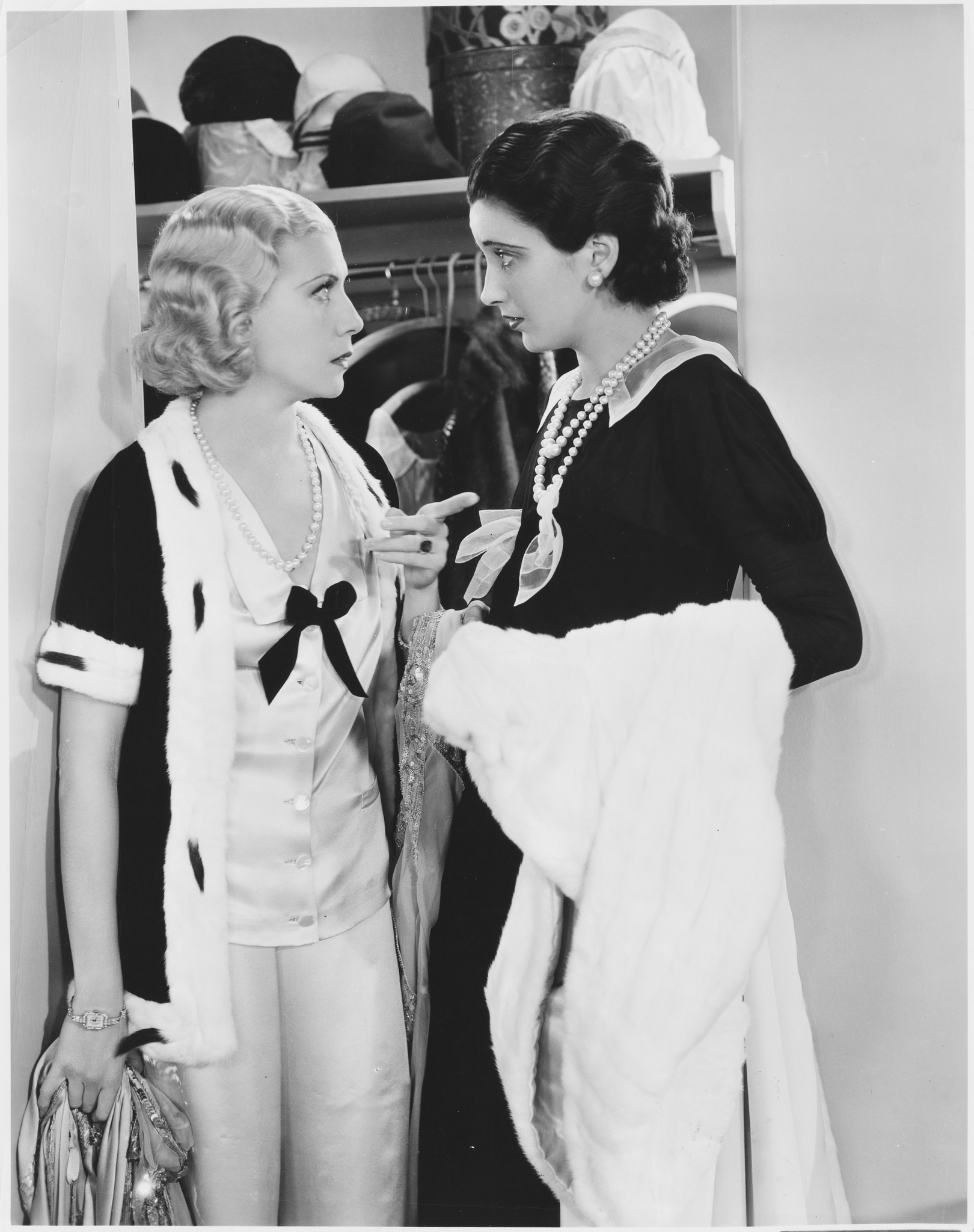 Girls About Town (1931) Screenshot 1