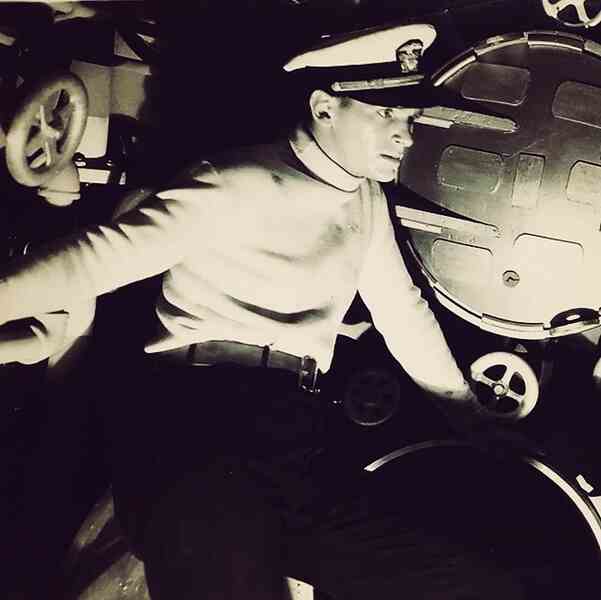It's Tough to Be Famous (1932) Screenshot 3