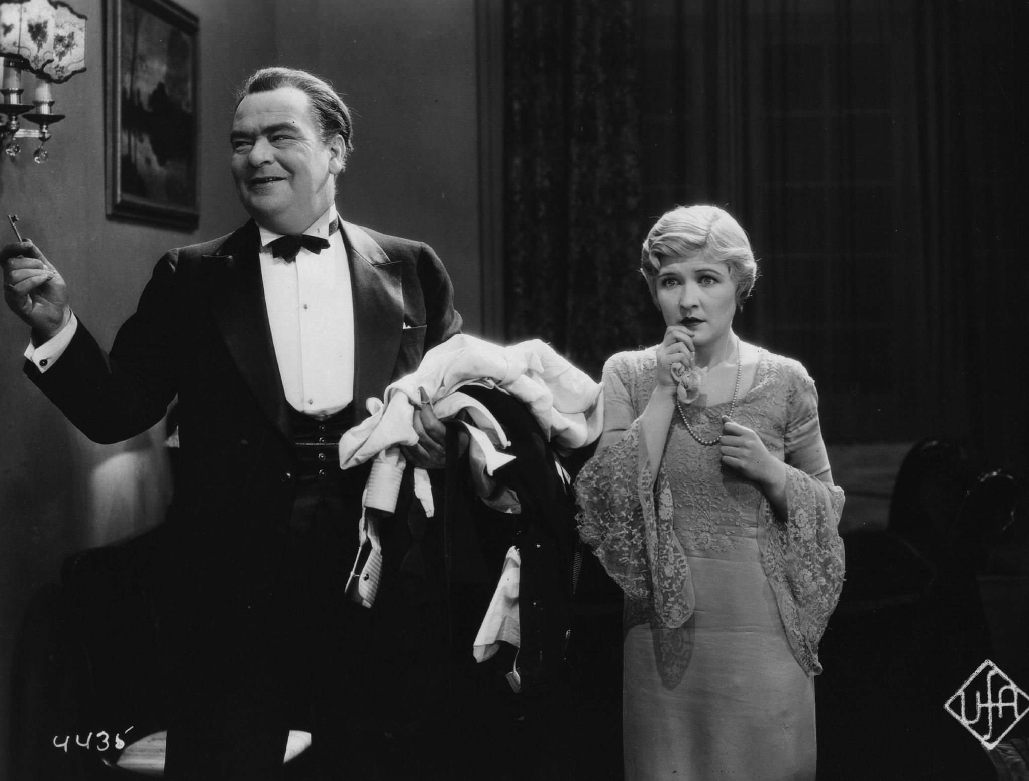 Lonely Wives (1931) Screenshot 1