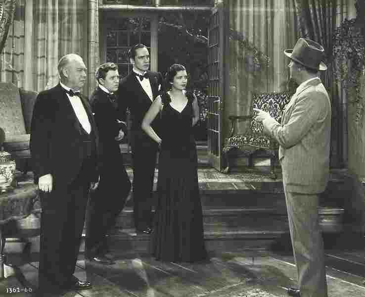 Strangers in Love (1932) Screenshot 5