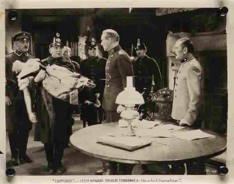 Captured! (1933) Screenshot 4