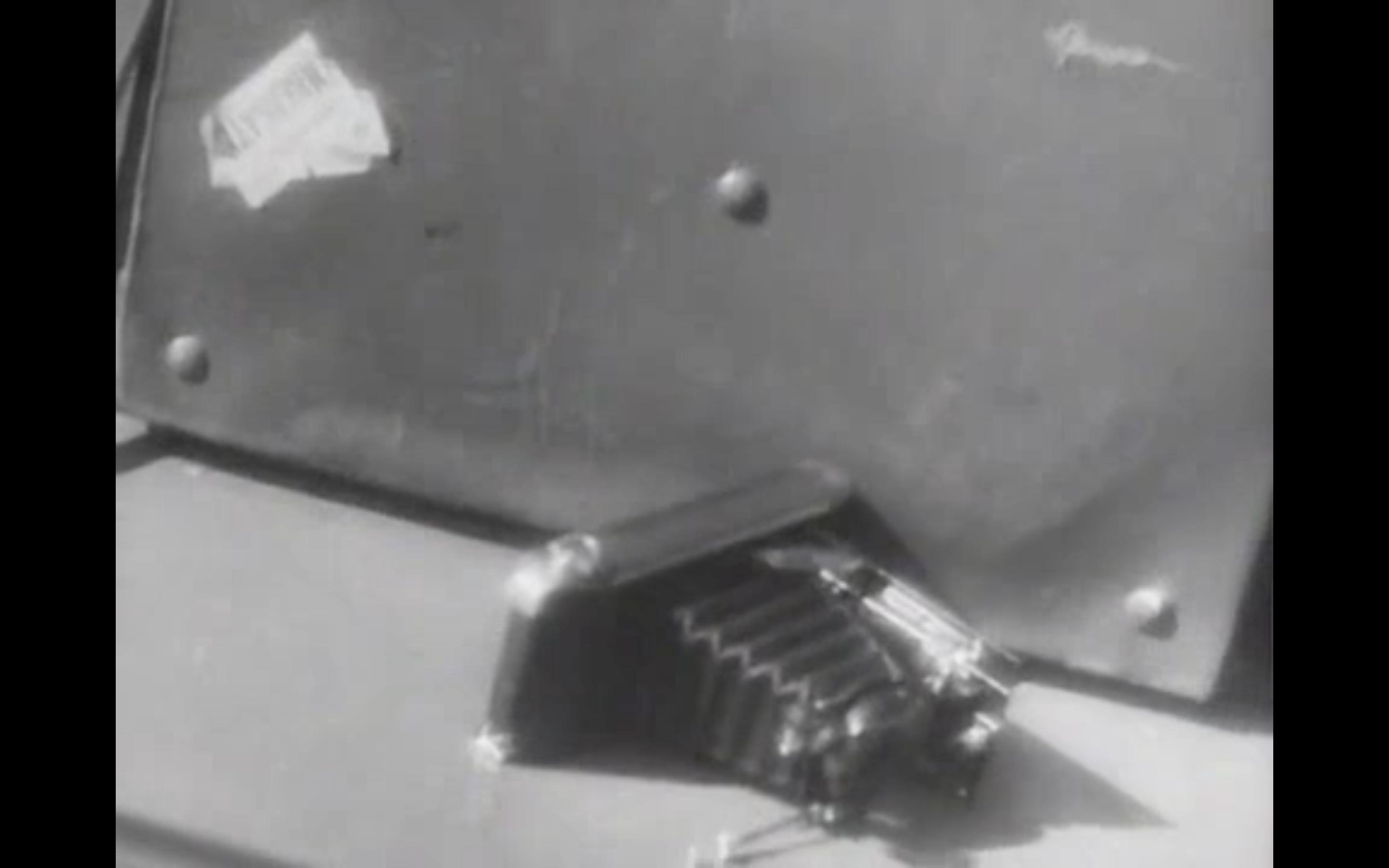The Ghost Camera (1933) Screenshot 2