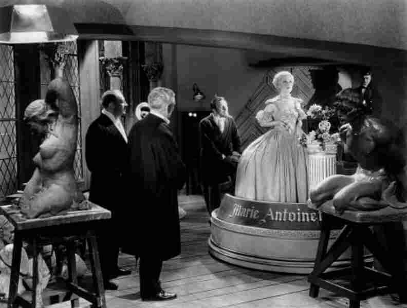 Mystery of the Wax Museum (1933) Screenshot 3