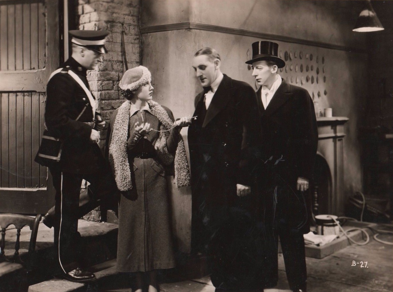 Alias Bulldog Drummond (1935) Screenshot 5 