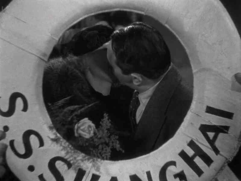 The Whole Town's Talking (1935) Screenshot 2