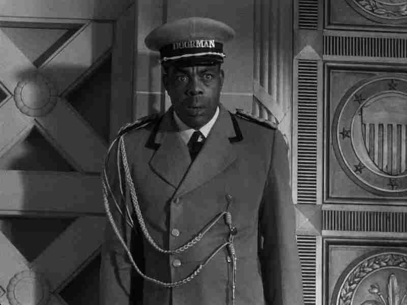 The Whole Town's Talking (1935) Screenshot 5