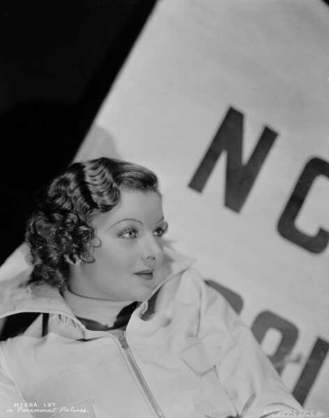 Wings in the Dark (1935) Screenshot 1