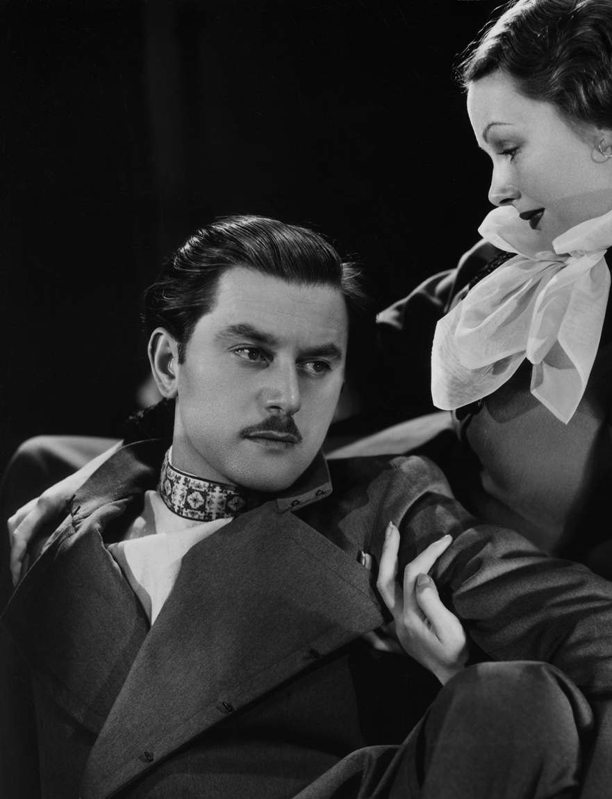 The Soldier and the Lady (1937) Screenshot 2