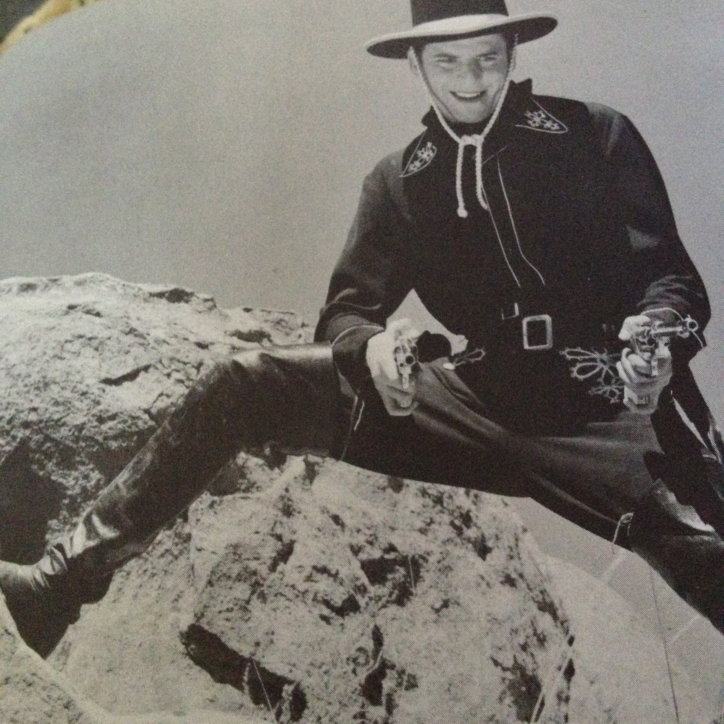 Zorro Rides Again (1937) Screenshot 3