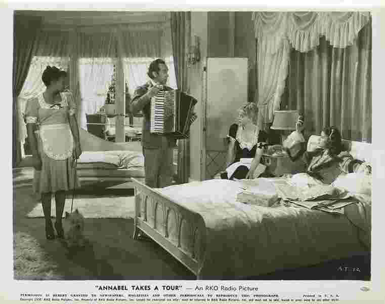 Annabel Takes a Tour (1938) Screenshot 4