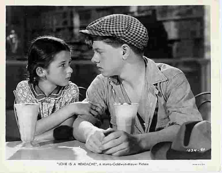 Love Is a Headache (1938) Screenshot 1