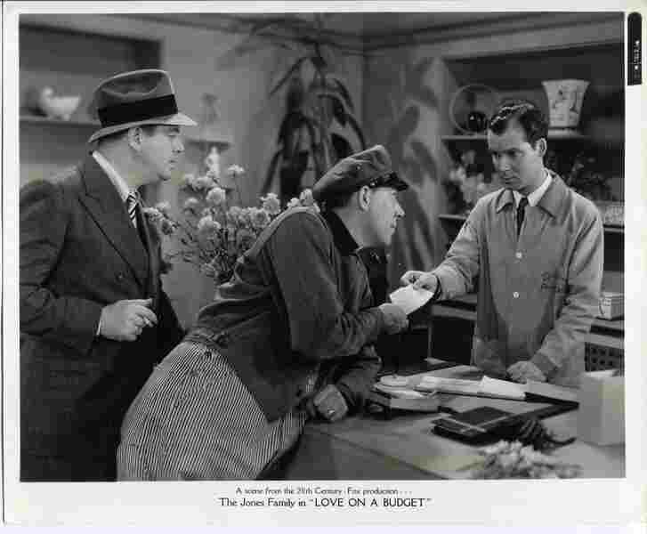 Love on a Budget (1938) Screenshot 2