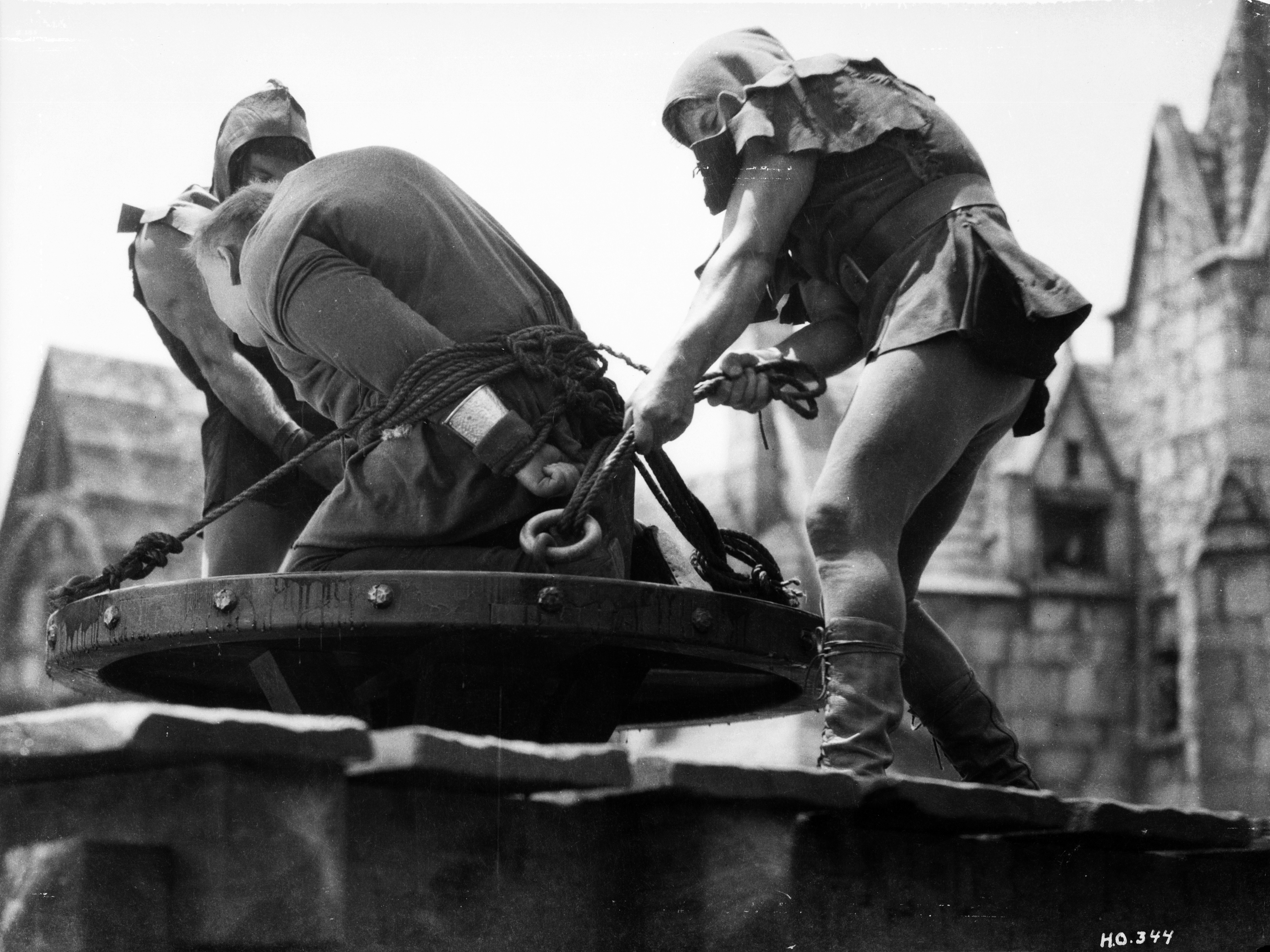 The Hunchback of Notre Dame (1939) Screenshot 3 