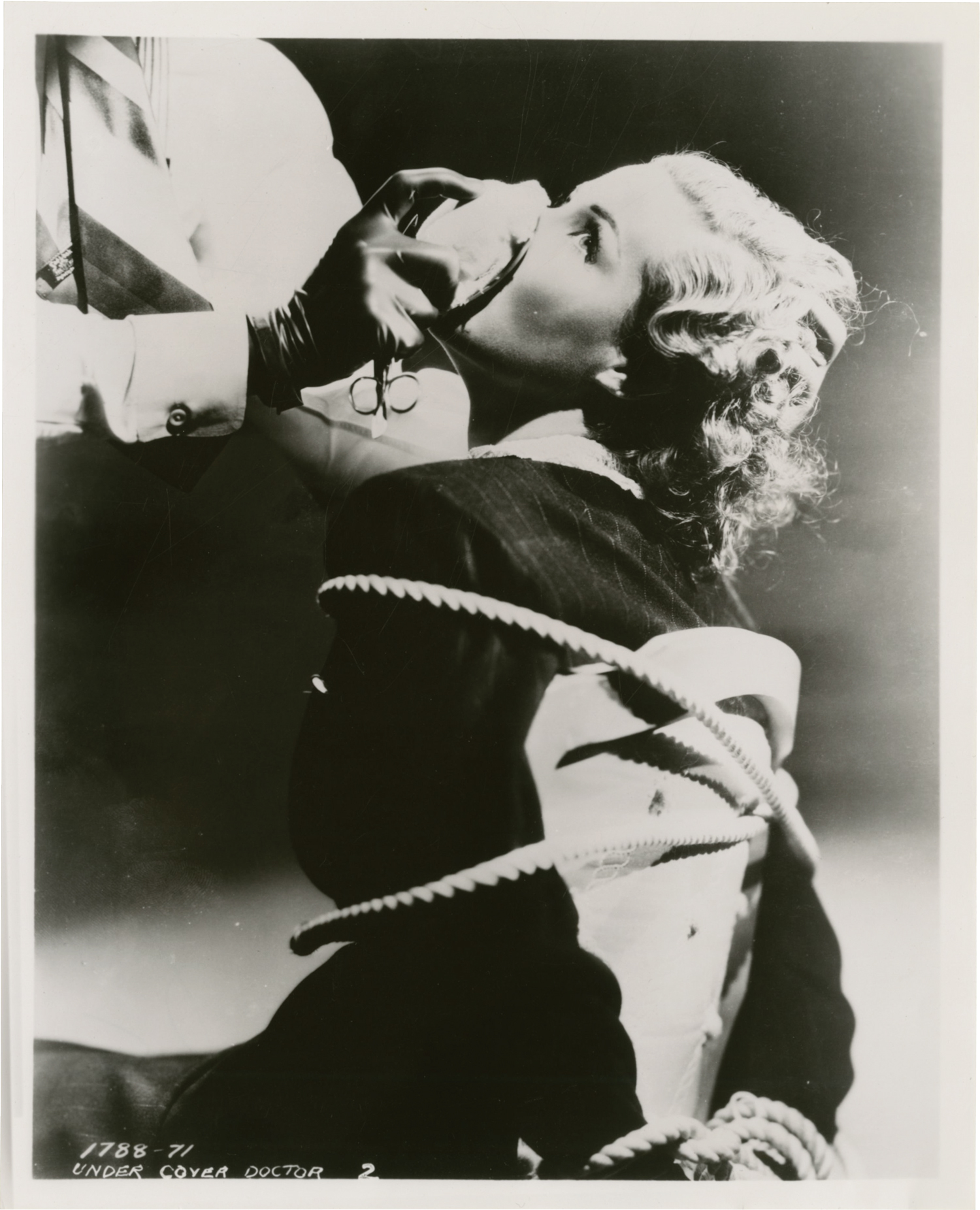 Undercover Doctor (1939) Screenshot 4 
