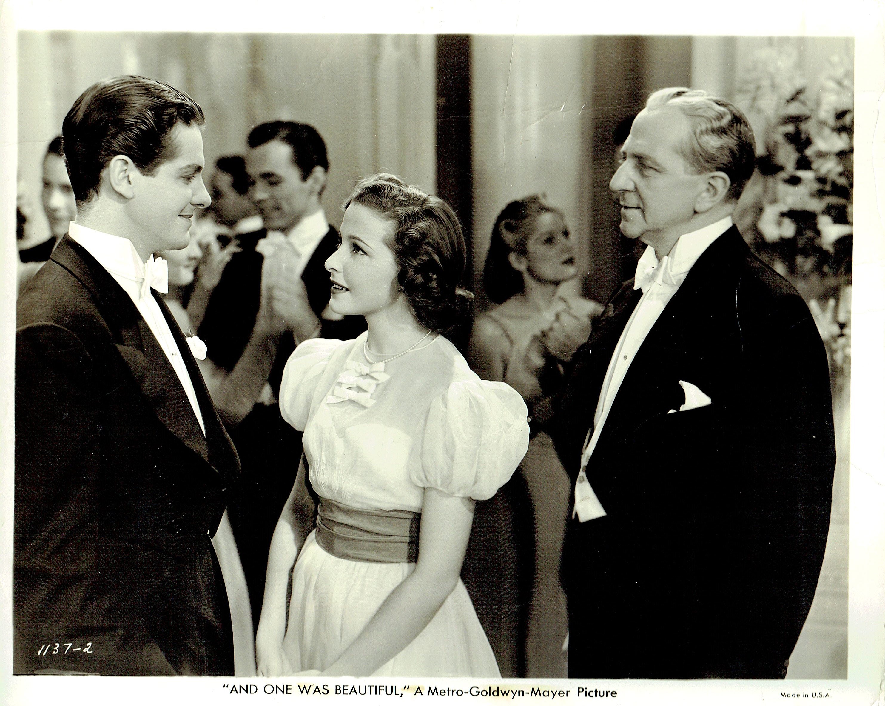 And One Was Beautiful (1940) Screenshot 4 