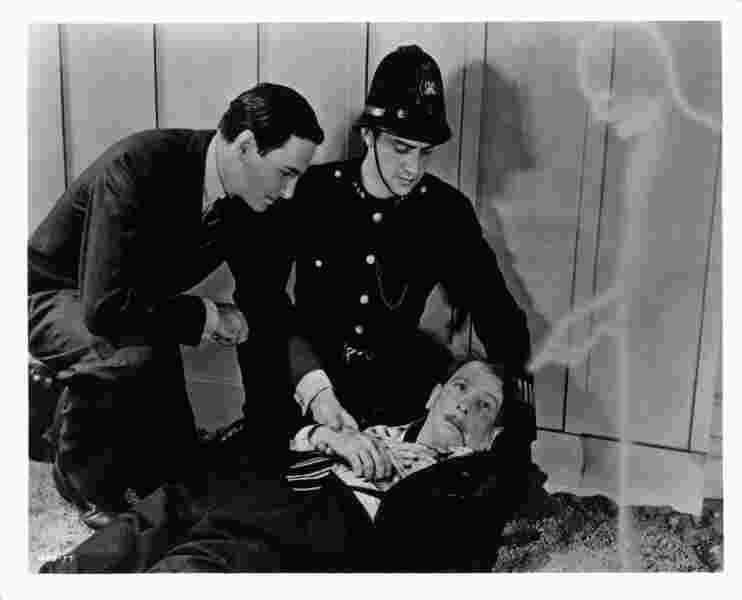 The Invisible Man Returns (1940) starring Cedric Hardwicke on DVD DVD The Invisible Man Returns (1940) Screenshot 1