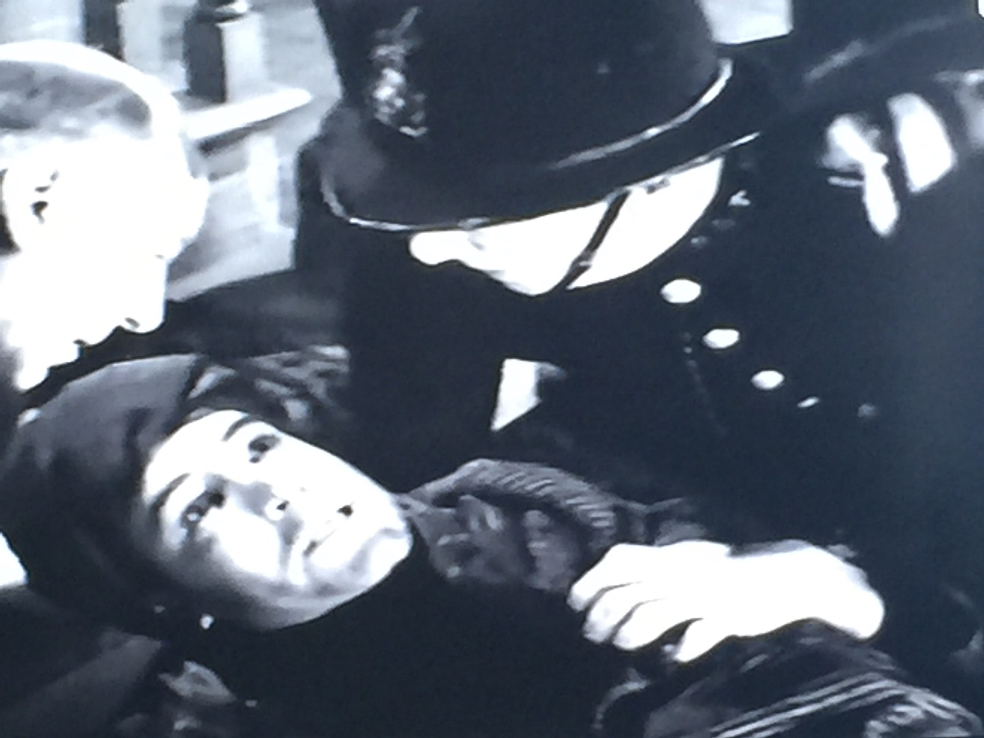 Shadows on the Stairs (1941) Screenshot 4 