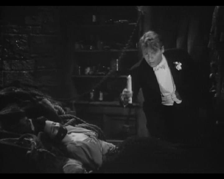 The Smiling Ghost (1941) Screenshot 1 