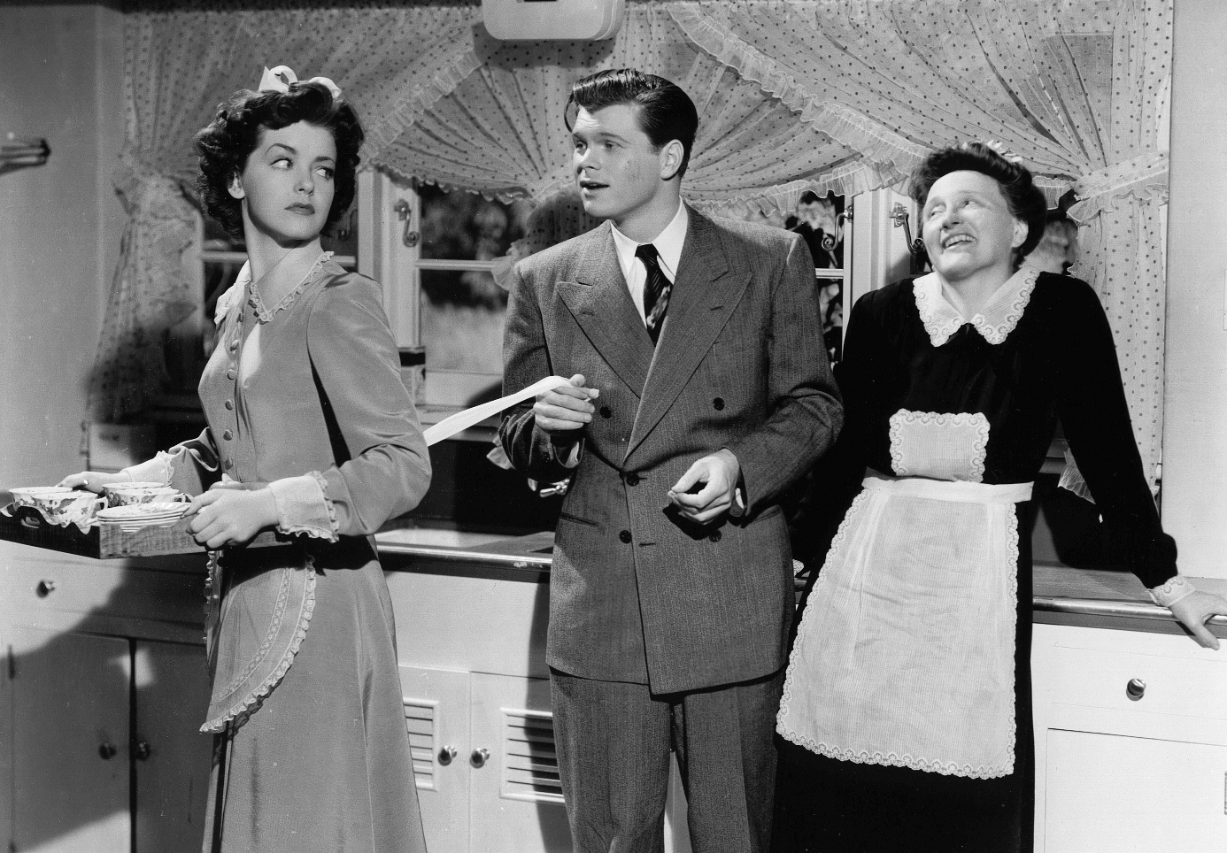 The Affairs of Martha (1942) Screenshot 4
