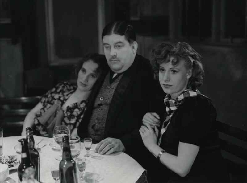 Derailed (1942) Screenshot 1