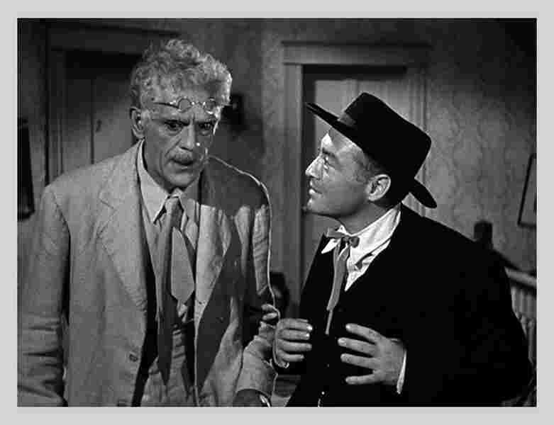 The Boogie Man Will Get You (1942) Screenshot 3