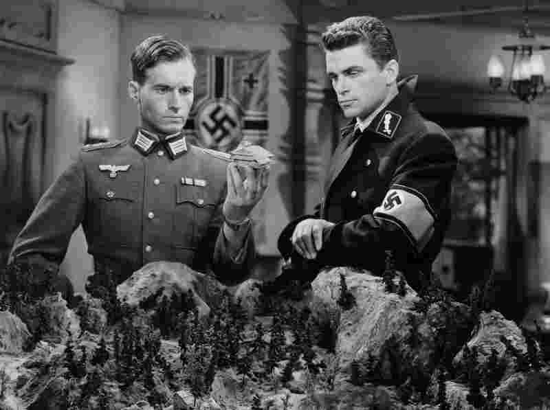 Edge of Darkness (1943) Screenshot 1