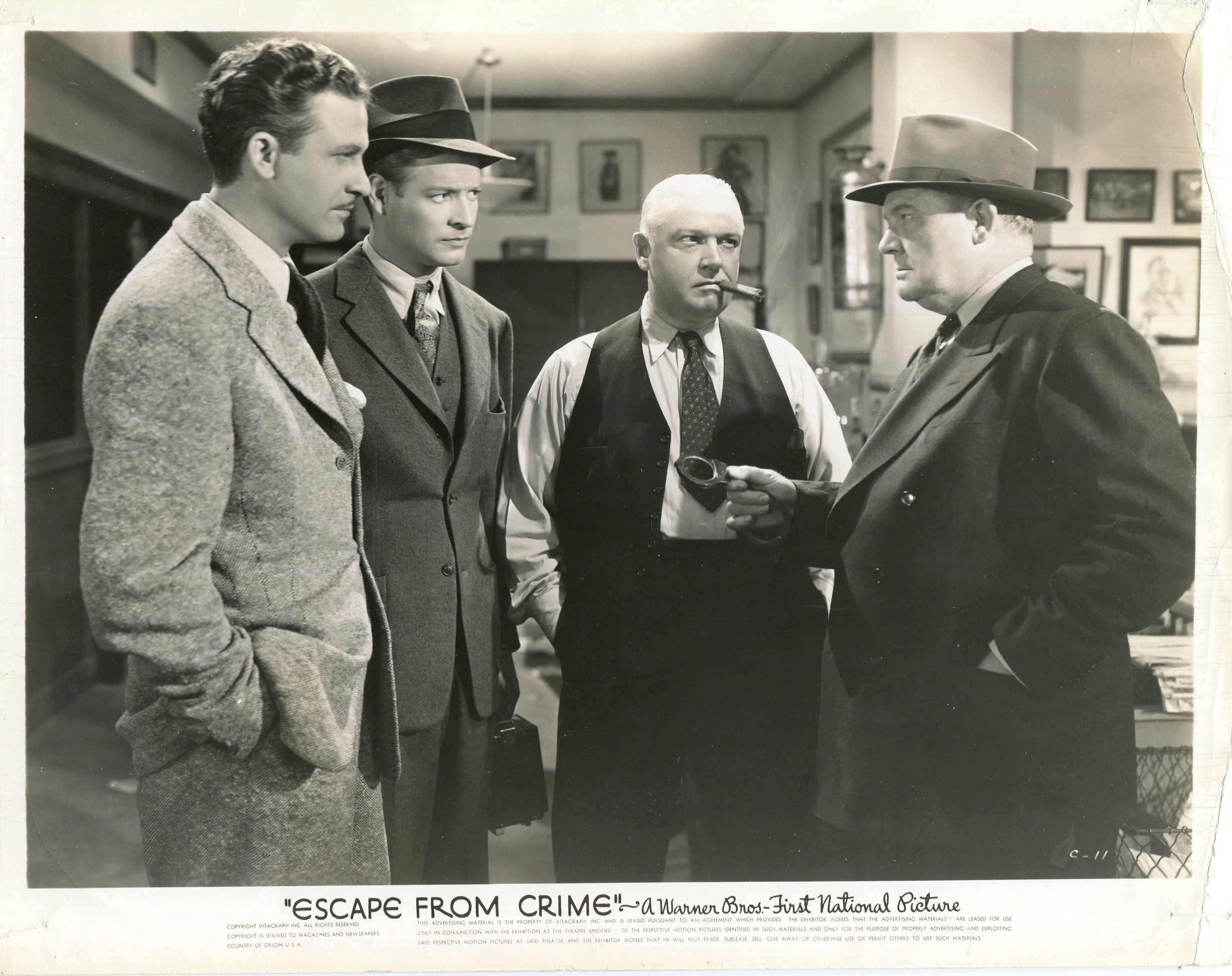 Escape from Crime (1942) Screenshot 2 