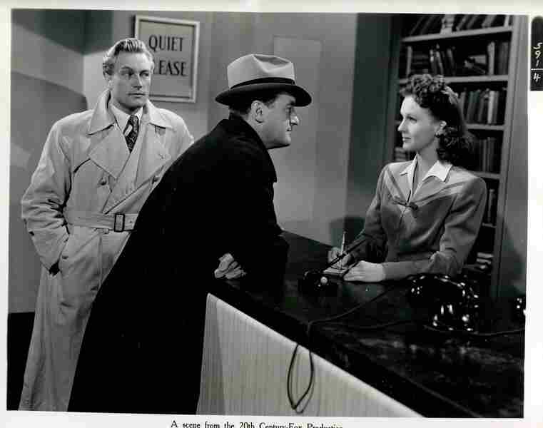 Quiet Please: Murder (1942) Screenshot 3