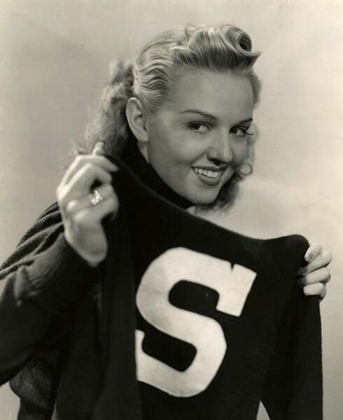 Sweater Girl (1942) Screenshot 5