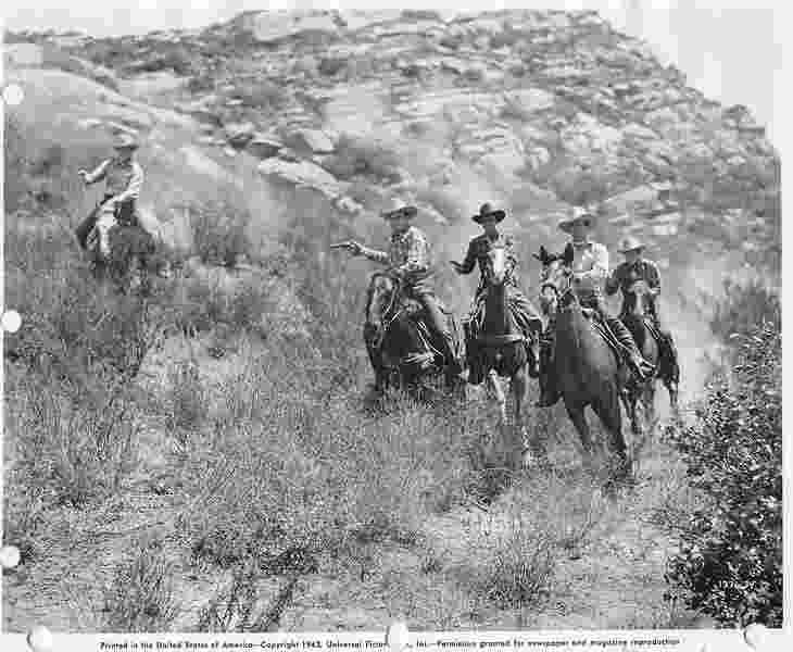 Arizona Trail (1943) Screenshot 1