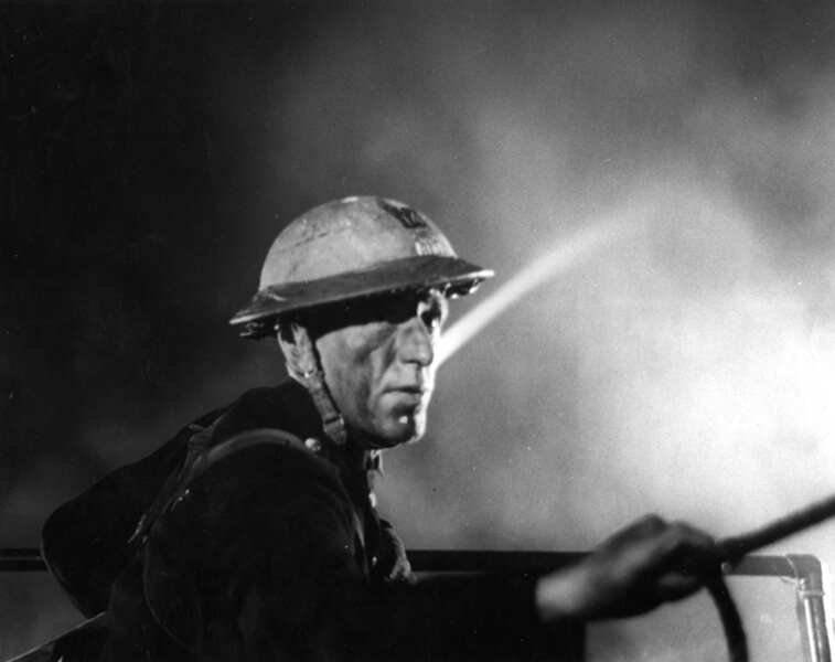 Fires Were Started (1943) Screenshot 4
