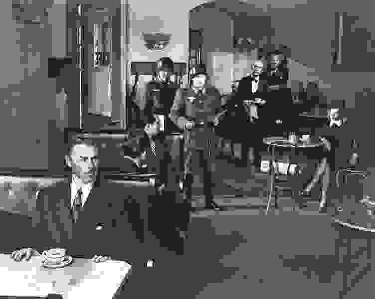 Hangmen Also Die! (1943) Screenshot 2