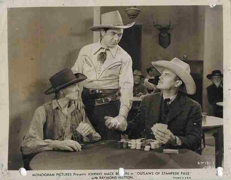 Outlaws of Stampede Pass (1943) Screenshot 2