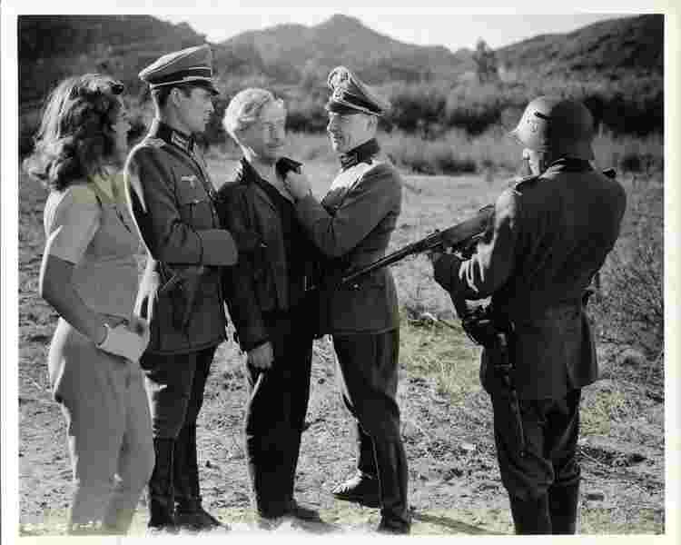 The Black Parachute (1944) Screenshot 2