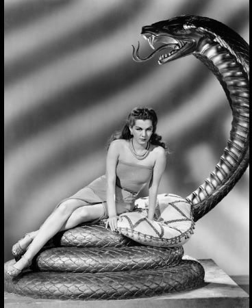 Cobra Woman (1944) Screenshot 1 