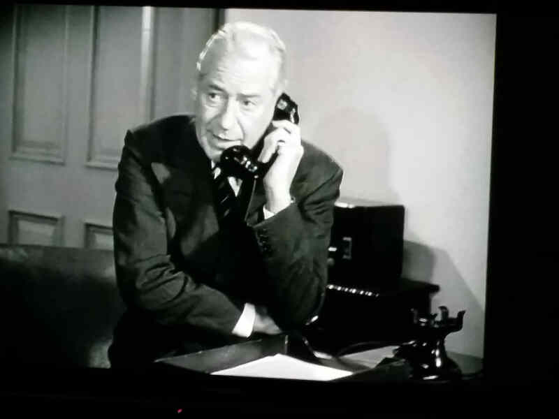Dark Shadows (1944) Screenshot 1