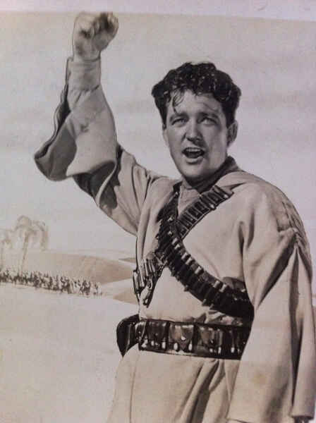 The Desert Song (1943) Screenshot 4