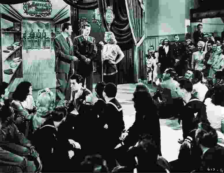 Hollywood Canteen (1944) Screenshot 2